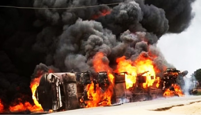 ​নাইজেরিয়ায় জ্বালানি ট্যাংকার বিস্ফোরণে নিহত ৯০