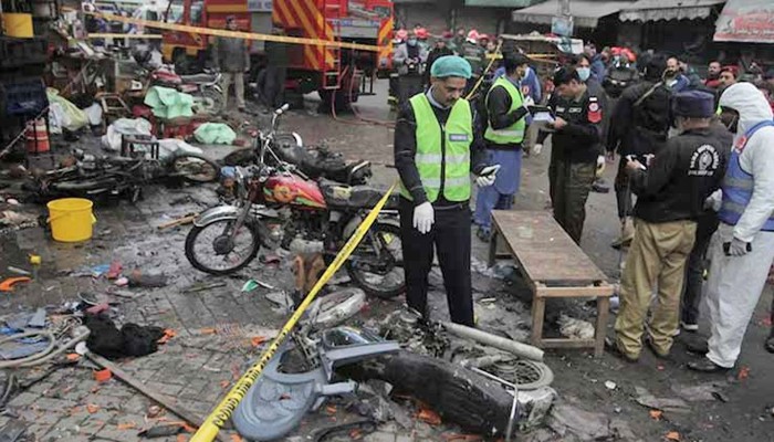 ​পাকিস্তানে রেলস্টেশনে বোমা বিস্ফোরণ, নিহত ২১
