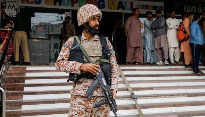 ​পাকিস্তানে ভয়াবহ বন্দুকযুদ্ধে নিহত ৩৩