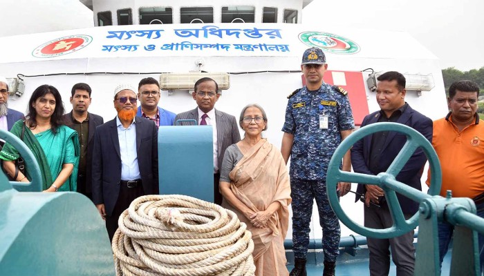​চট্টগ্রামে আর ভি মিন সন্ধানী জাহাজ পরিদর্শন মৎস্য উপদেষ্টার