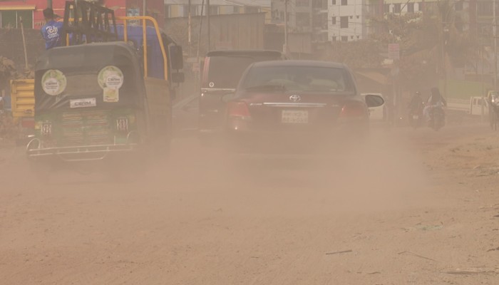 দুর্ভোগ থেকে বাঁচতে এলাকা ছাড়ছে মানুষ