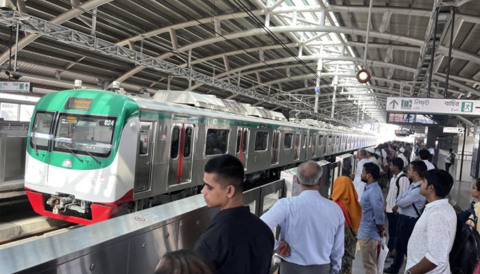 ​মেট্রোরেলের টিকিট সংকট কাটাতে যুক্ত হচ্ছে কিউআর সিস্টেম