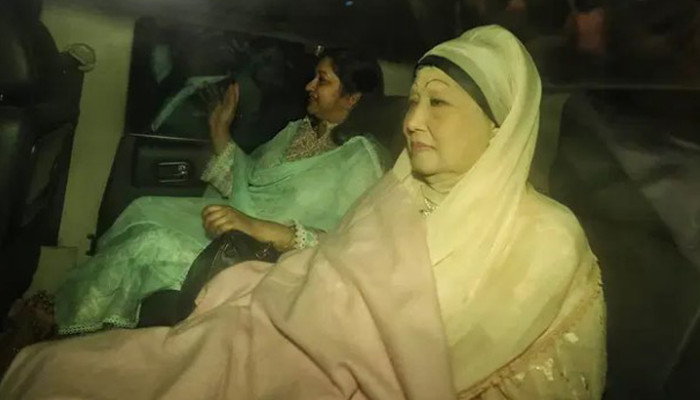 ​বিমানবন্দরের পথে খালেদা জিয়া