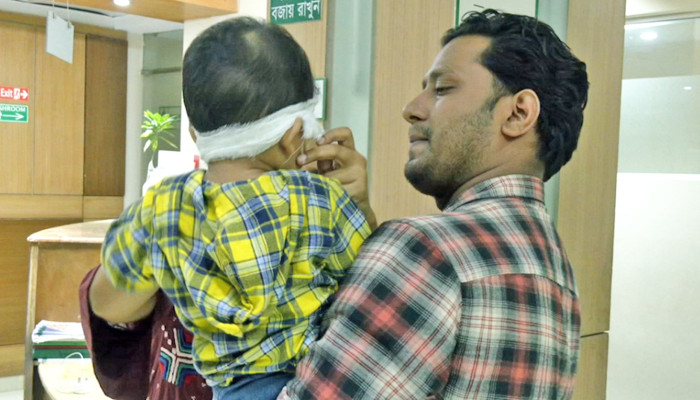 ​বাম চোখের বদলে শিশুর ডান চোখে অপারেশন