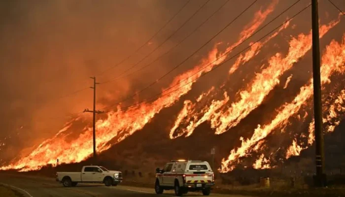 লস অ্যাঞ্জেলেসে দ্রুত ছড়িয়ে পড়ছে নতুন দাবানল