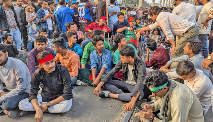 ​রেললাইন অবরোধ তিতুমীর শিক্ষার্থী‌দের, রেল যোগাযোগ বন্ধ