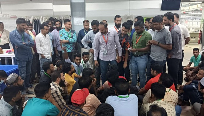 ​সন্তানকে কুপিয়ে হত্যা করলেন মা