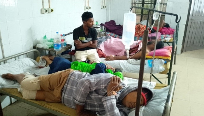 ​বিএনপি কার্যালয়ে ককটেল বিস্ফোরণে আহত ৩