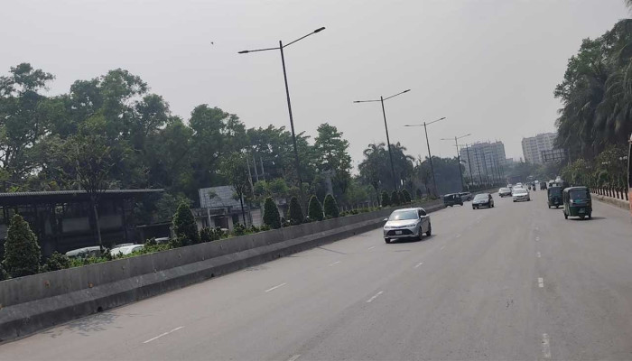 ঢাকায় এখনো ঈদের আমেজ