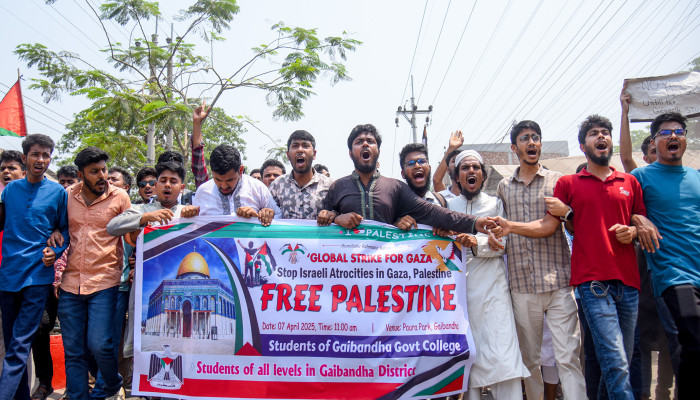 ফিলিস্তিনে গণহত্যার প্রতিবাদে গাইবান্ধায় বিক্ষোভ মিছিল