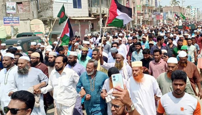 ​ইসরাইলি বর্বরতার প্রতিবাদে কলাপাড়ায় বিক্ষোভ-সমাবেশ