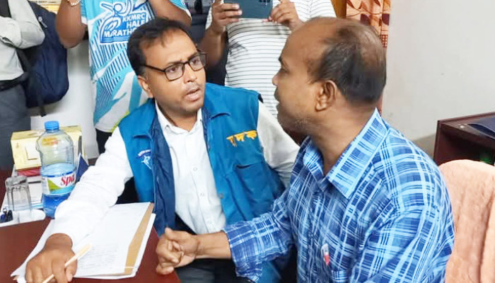 দুদক টিমের সঙ্গে বাকবিতণ্ডায় জড়ালেন শিক্ষা কর্মকর্তা