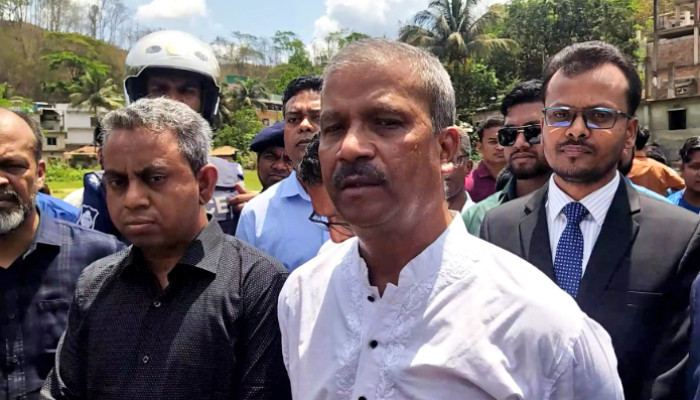 ​বিচারক সংকট ও লজিস্টিক সমস্যার সমাধান করা হবে : আইন উপদেষ্টা