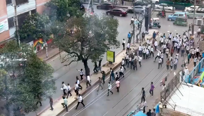 ​ফের সংঘর্ষে ঢাকা ও সিটি কলেজের শিক্ষার্থীরা