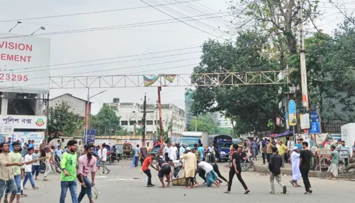 ​মহানবীকে নিয়ে কটূক্তির অভিযোগ, মহাখালী-সাতরাস্তা সড়ক অবরোধ