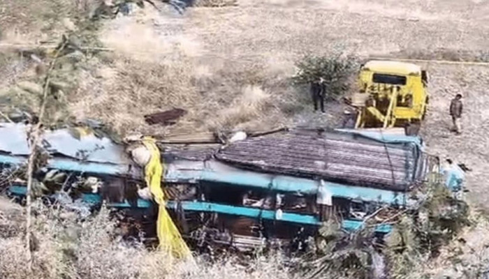 ​​শ্রীলঙ্কায় তীর্থযাত্রীবাহী বাস খাদে পড়ে নিহত ১৫