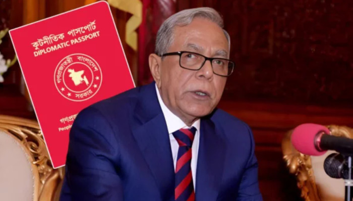 বিমানবন্দরে যান ছদ্মবেশে, ব্যবহার করেন লাল পাসপোর্ট