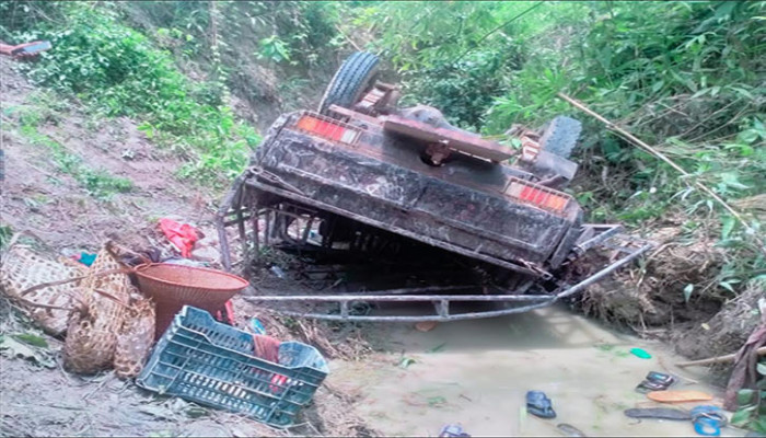 ​বান্দরবানে নিয়ন্ত্রণ হারিয়ে জিপ পাহাড়ি খাদে, নিহত ১
