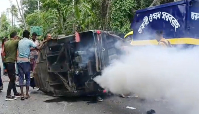 ​ডুমুরিয়ায় সড়ক দুর্ঘটনায় নিহত ৩