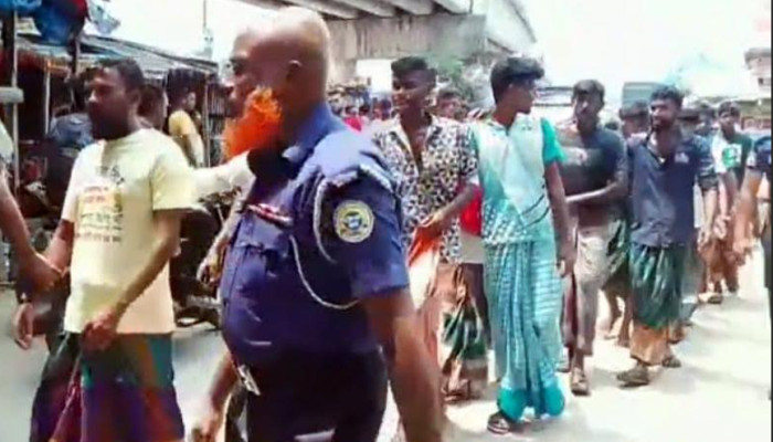 তিন ট্রলারসহ ১৬ জেলে আটক