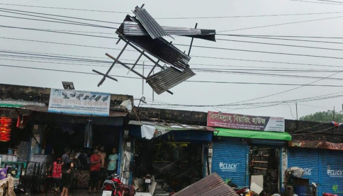 ​সৈয়দপুরে কালবৈশাখীর তাণ্ডব: শতাধিক বাড়িঘর ও ফসলের ক্ষতি