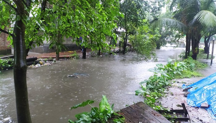 ​অবিরাম বৃষ্টিতে তলিয়েছে রংপুর নগরীর ২০টি মহল্লা