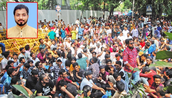 ​রাজপথ না ছাড়ার নির্দেশ ইশরাকের