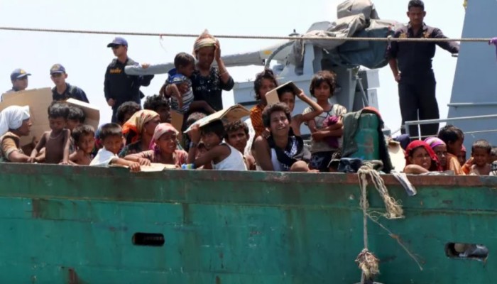 ​মিয়ানমারের উপকূলে জাহাজডুবি, চারশোর বেশি রোহিঙ্গার মৃত্যুর শঙ্কা