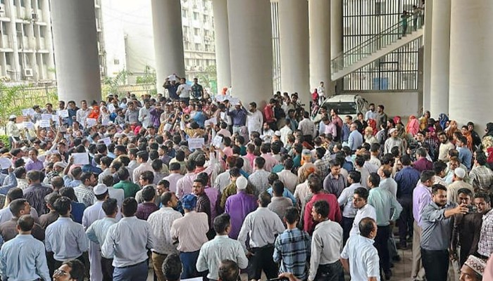 দাবি আদায়ে মঙ্গলবারও বিক্ষোভের ডাক সচিবালয় ঐক্য ফোরামের
