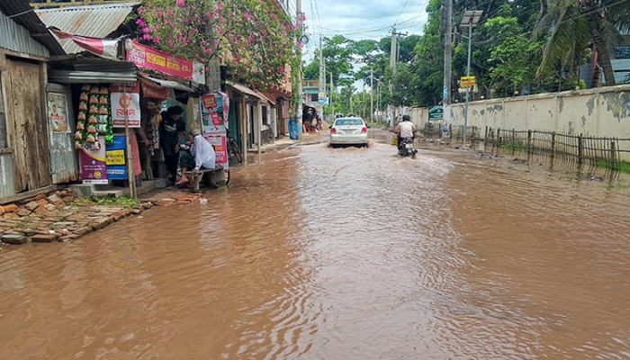 বাগেরহাট শহর জোয়ারের পানিতে প্লাবিত, জনদুর্ভোগ চরমে