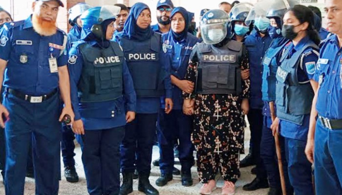 আদালতে হাজিরা শেষে ৪ দিনের রিমান্ডে মমতাজ