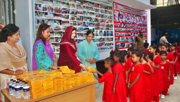 ​মায়ের গড়া “সুরভি” পরিদর্শন করলেন ডা. জুবাইদা
