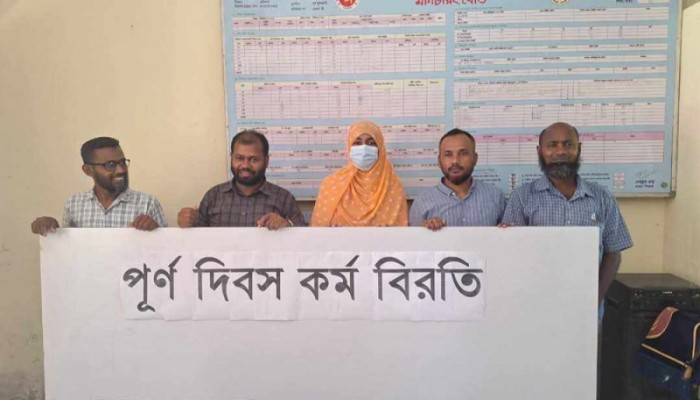 তৃতীয় দিনের পূর্ণদিবস কর্মবিরতিতে প্রাথমিক শিক্ষকরা