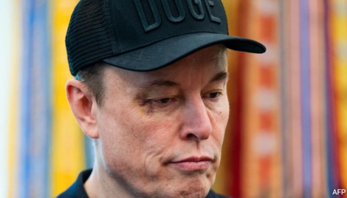 ​এক্সের ঘুষিতে চোখে জখম ধনকুবের ইলন মাস্কের