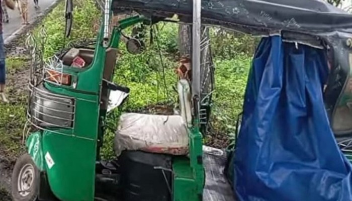 ​আনোয়ারায় মাইক্রোবাস-অটোরিকশা সংঘর্ষে নিহত ২