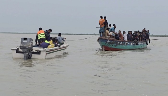 ​মেঘনায় ট্রলারডুবি, নিখোঁজ ১৮ যাত্রী