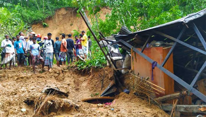 সিলেটে গভীর রাতে টিলা ধসে এক পরিবারের চারজন মাটিচাপা
