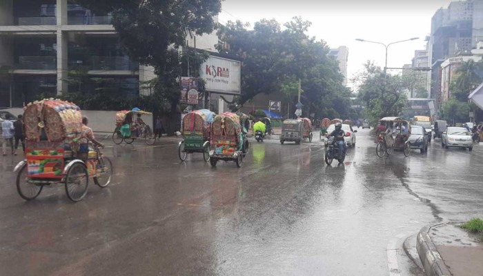 যানজটের ঢাকা এখন ফাঁকা : সড়কে অটোরিকশার দাপট