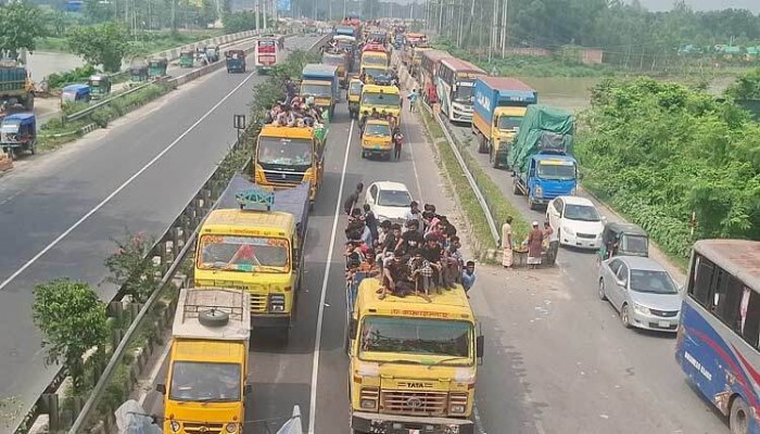 গরুর গাড়িতে ঈদযাত্রা