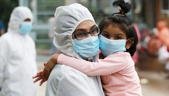 ​করোনা বাড়ছে, জনাকীর্ণ স্থানে ফের মাস্ক পরার পরামর্শ