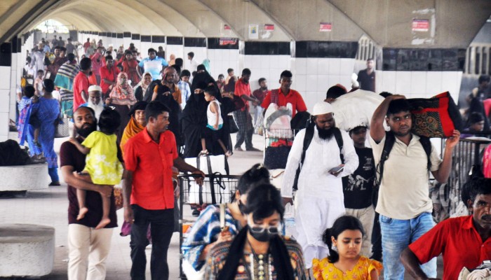 ​কর্মস্থলে ফেরার তাগিদে রাজধানীমুখী হচ্ছে মানুষ
