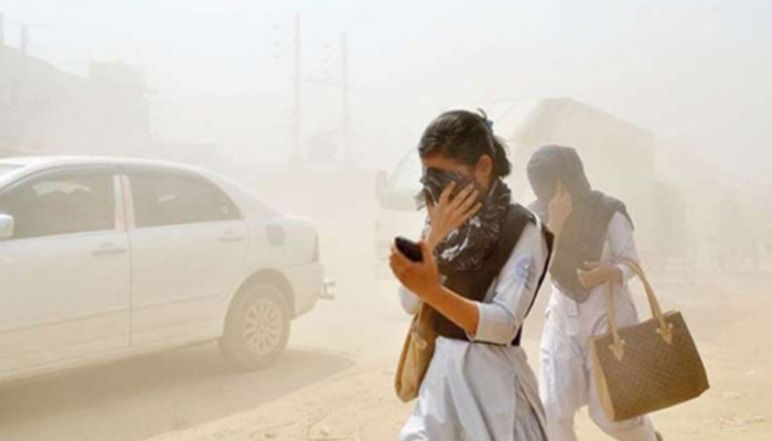 ​ঢাকা আজ বায়ু দূষণে পঞ্চম