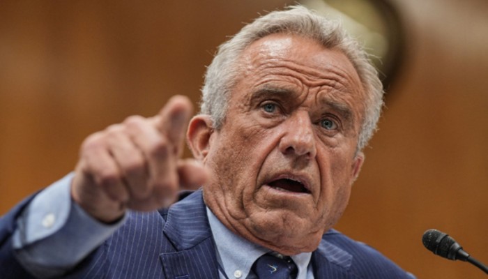 ​যুক্তরাষ্ট্রের টিকা কমিটির সবাইকে বরখাস্ত করলেন স্বাস্থ্যমন্ত্রী কেনেডি