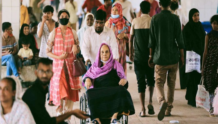 ট্রেনে স্বস্তিতেই ঢাকায় ফিরছে কর্মজীবী মানুষ