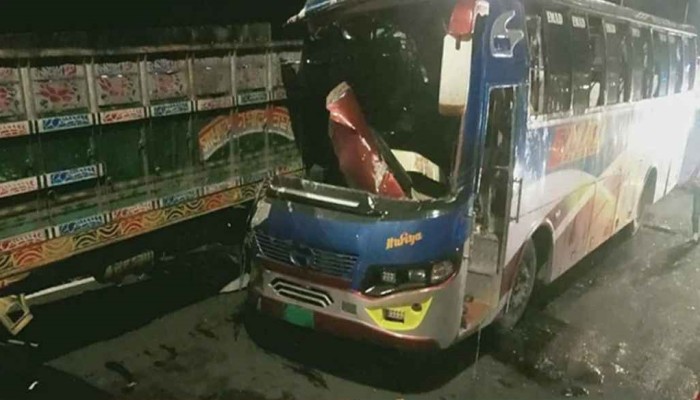 পদ্মা সেতুতে ভয়াবহ দুর্ঘটনা: নিহত ২,আহত ১০