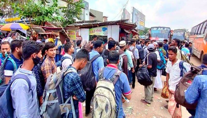 অতিরিক্ত ভাড়া দিয়েই কর্মস্থলে ফিরছে মানুষ