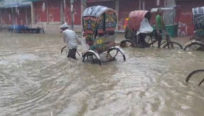 ​৫৫ মিলিমিটার বৃষ্টিতে চট্টগ্রামের বিভিন্ন এলাকায় জলাবদ্ধতা