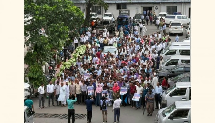 ​‘চাকরি অধ্যাদেশ’ বাতিলের দাবিতে সচিবালয়ে আজও কর্মচারীদের বিক্ষোভ
