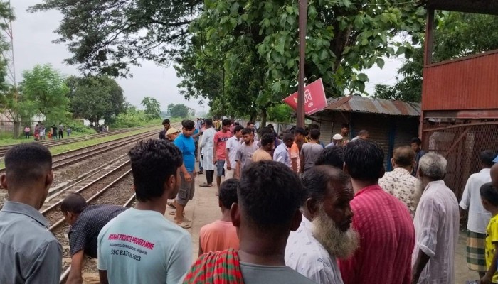​দিনাজপুরে ট্রেনে কাটা পড়ে নারীসহ ২ জনের মৃত্যু