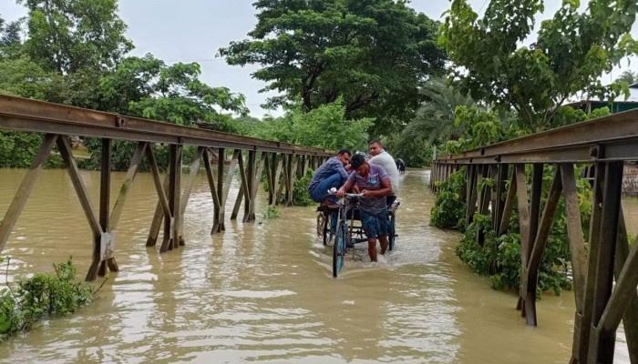 ​দীঘিনালা-লংগদু সড়কে যান চলাচল সীমিত